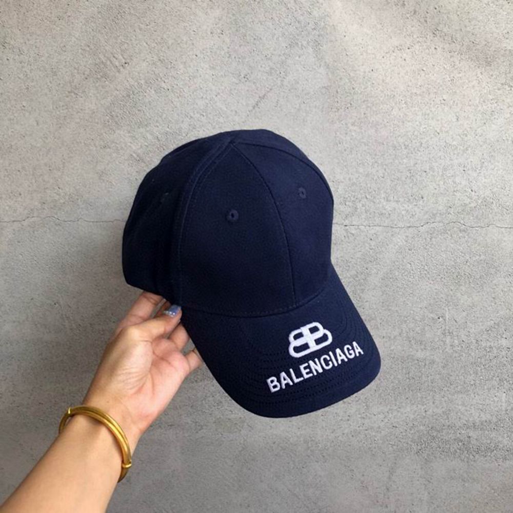Ba*len*cia*ga hat